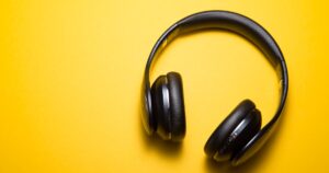 5 parimat nutikat kõlarit 2026 Eestis – Apple HomePod 3 vs Sonos Era 300 vs Google Nest Audio 2: ruumiline heli ja nutikodu alla 500€